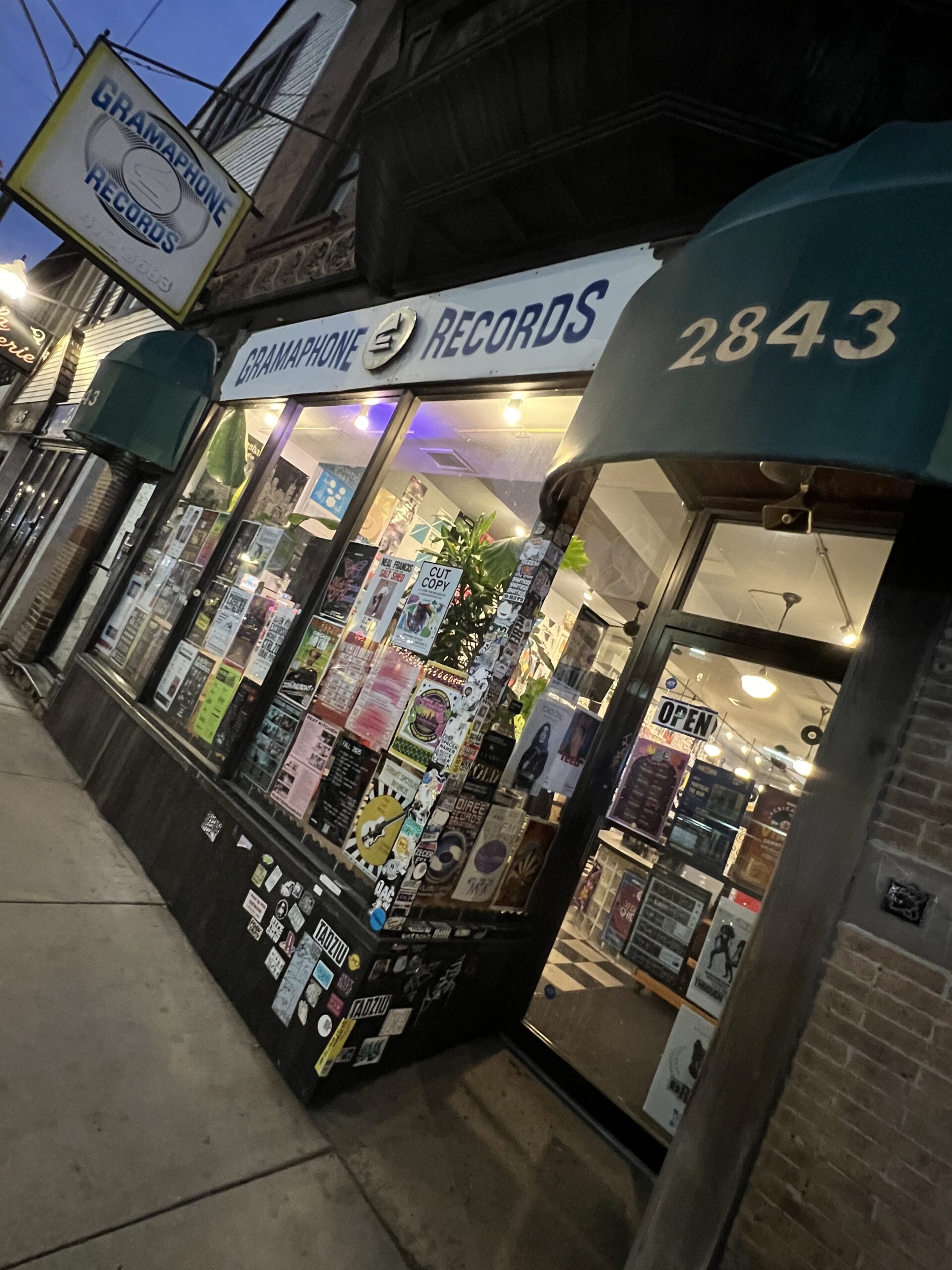レコードショップの店内